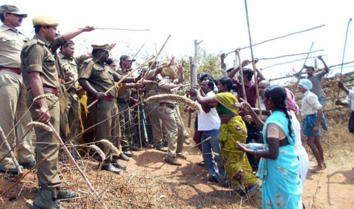 Forest officials, tribals exchange blows in Khammam